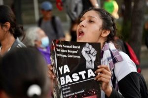 Marchan en CDMX a 9 años del caso Ayotzinapa