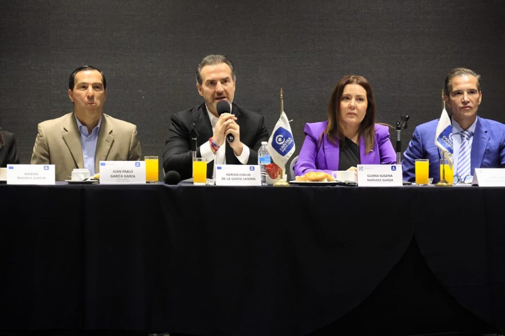 Adrián de la Garza expone su plan de gobierno frente al Consejo de CAINTRA