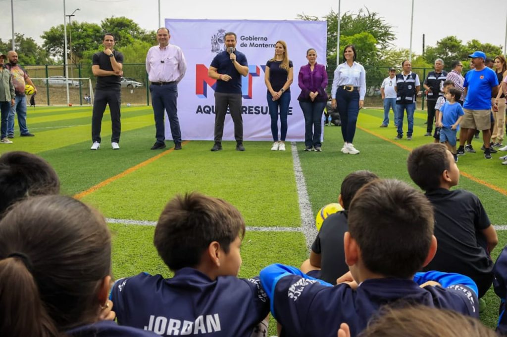 Promueve Adrián de la Garza en Monterrey el deporte brindando mantenimiento a parques y canchas